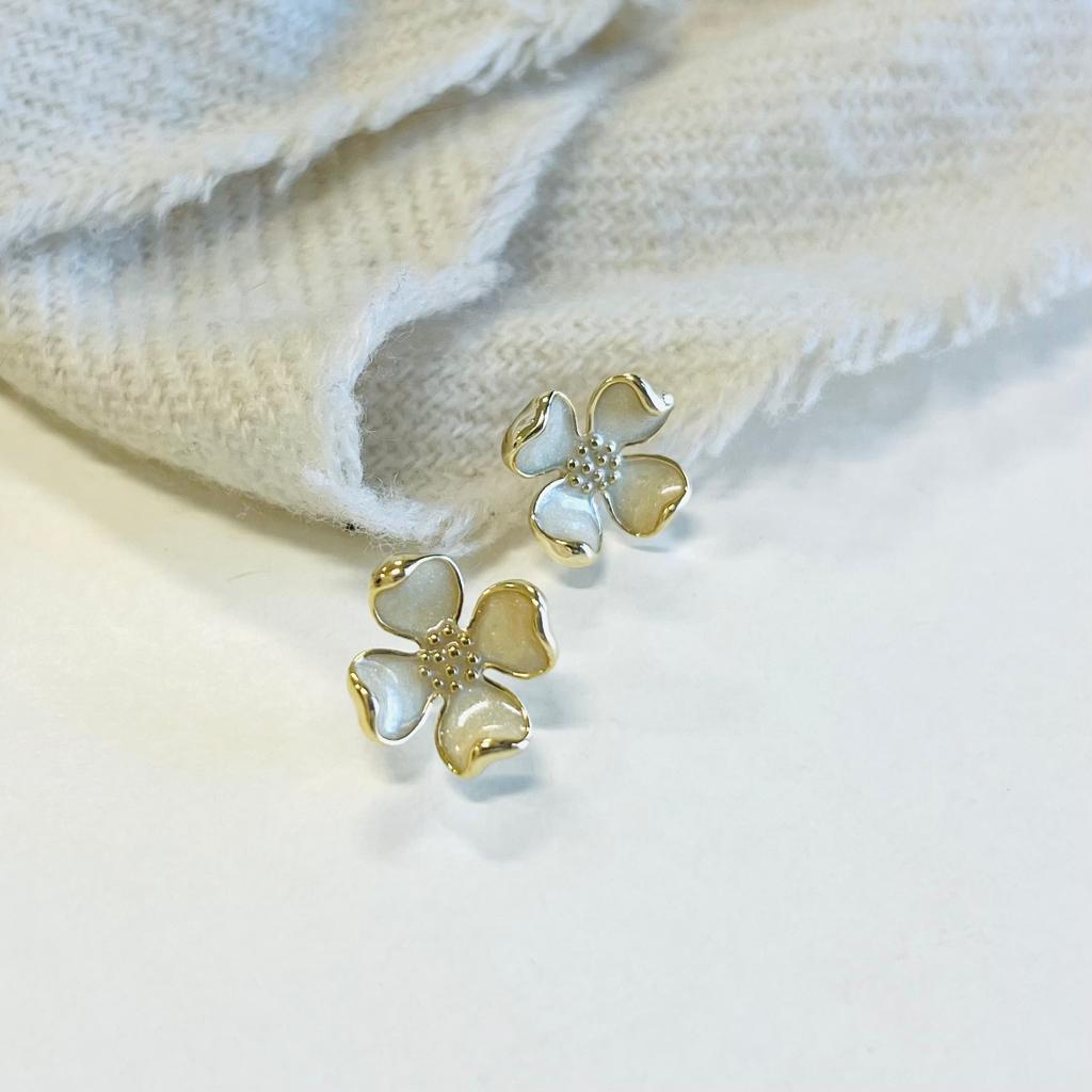 CREAM PETALS FLOWER EARRINGS