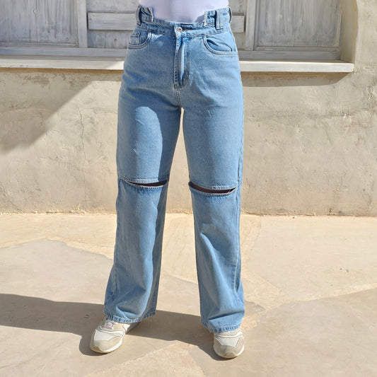 CUT-OUT KNEE STRAIGHT LEG JEANS