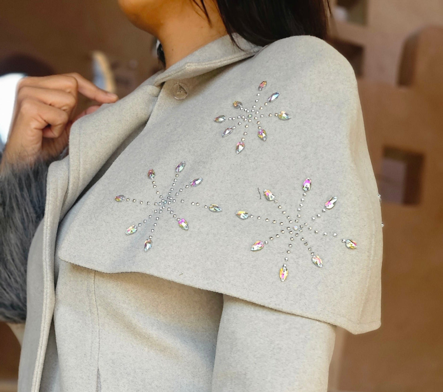 WOOL REMOVABLE STRASS SHOULDERS COAT