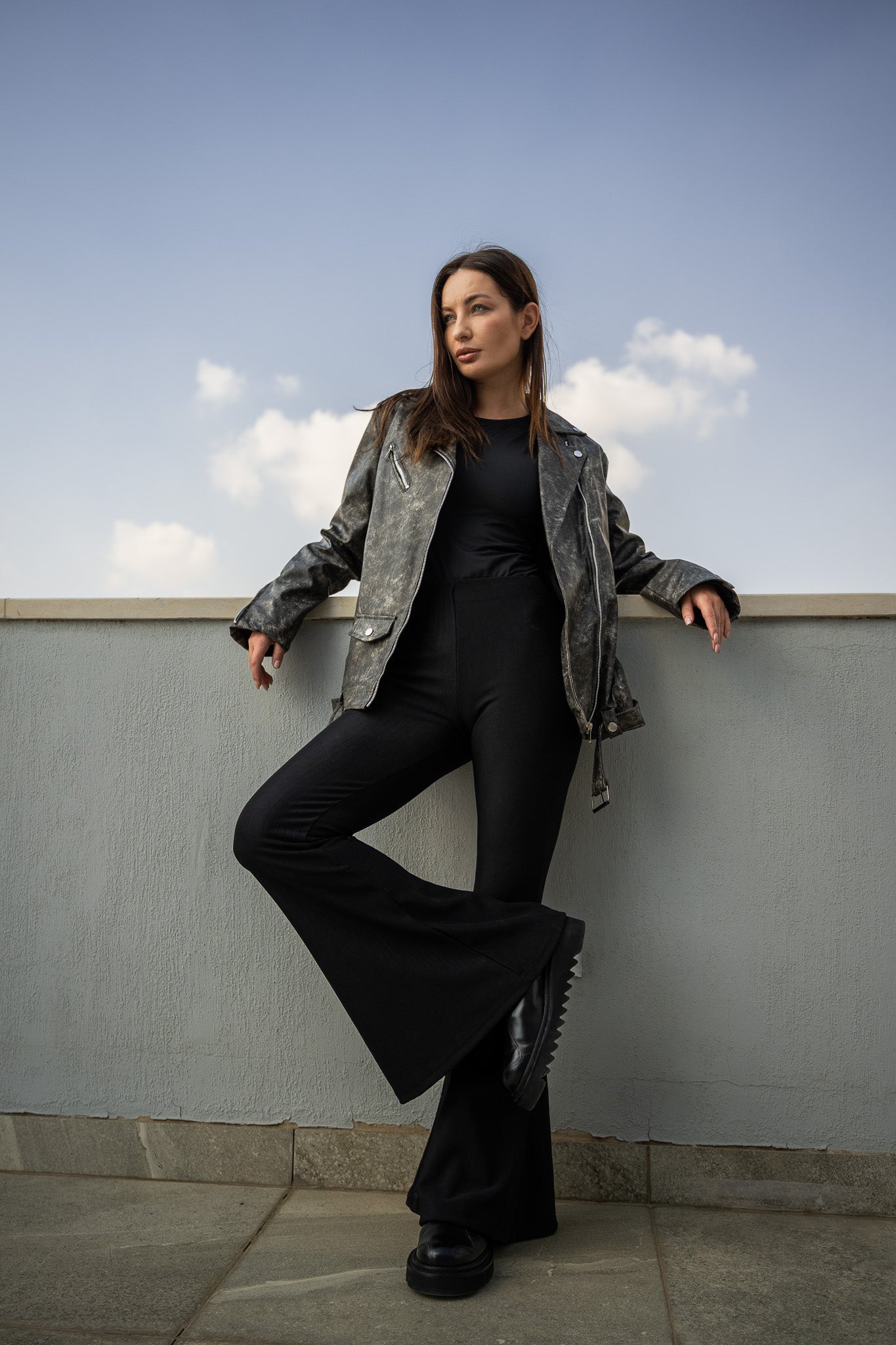 BLACK FLAIR PANTS