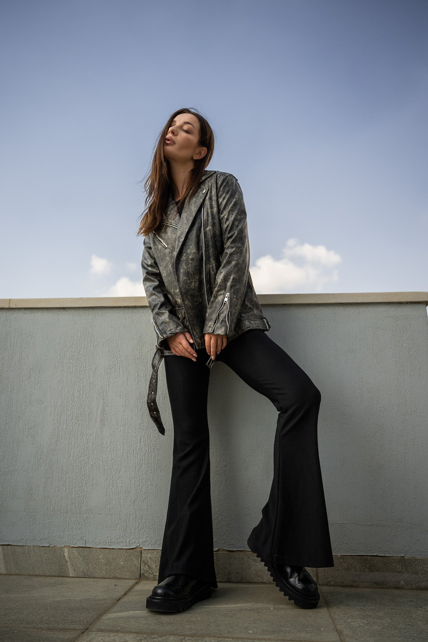BLACK FLAIR PANTS