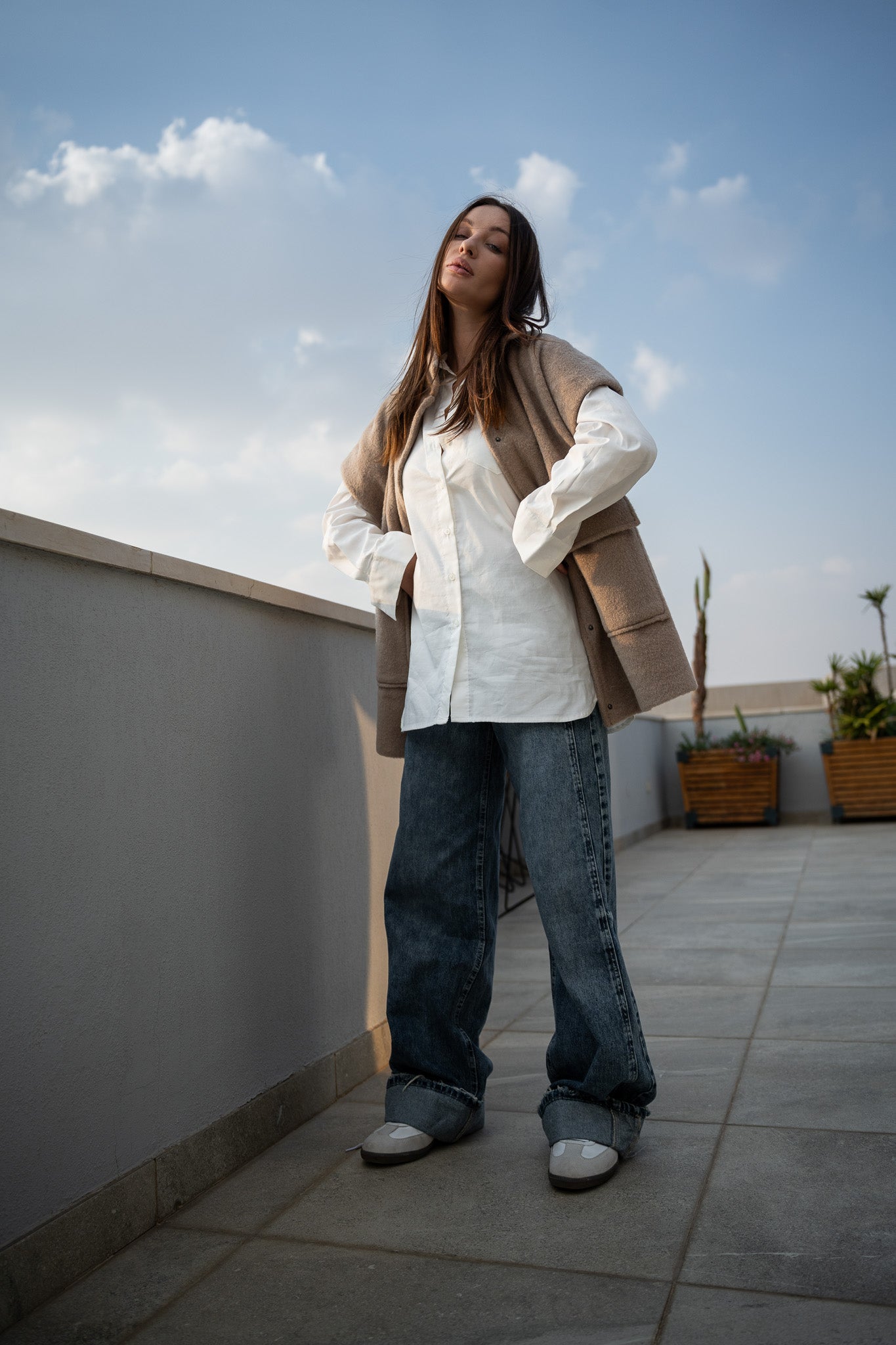 WHITE BASIC SHIRT