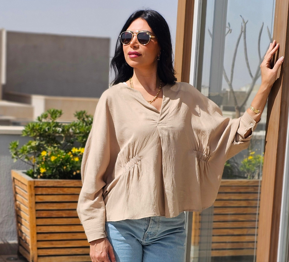RELAXED FIT V-NECK  BLOUSE