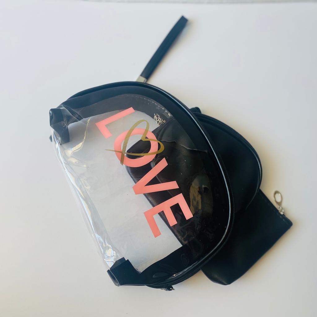 LOVE MACK-UP BAG
