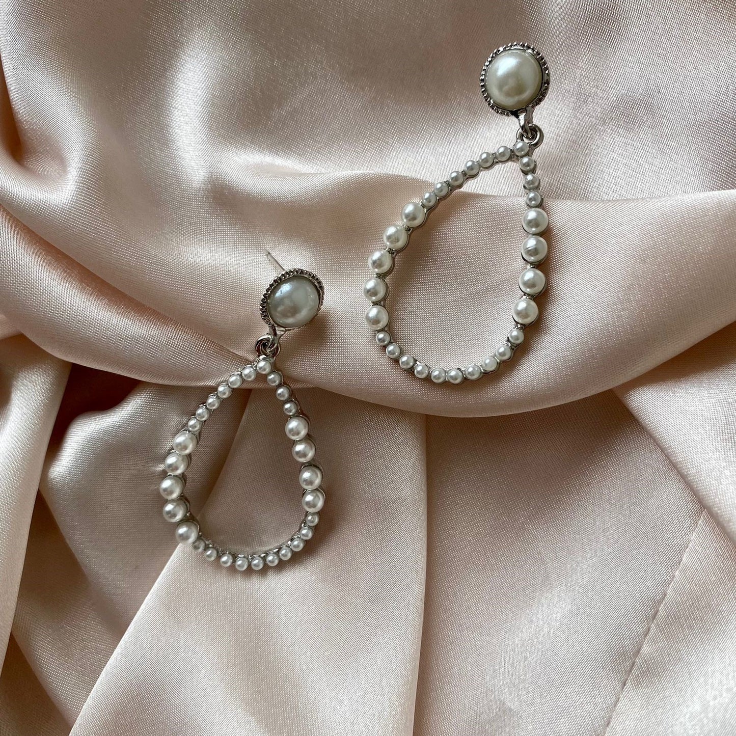 SILVER OVAL PERLS EARRINGS
