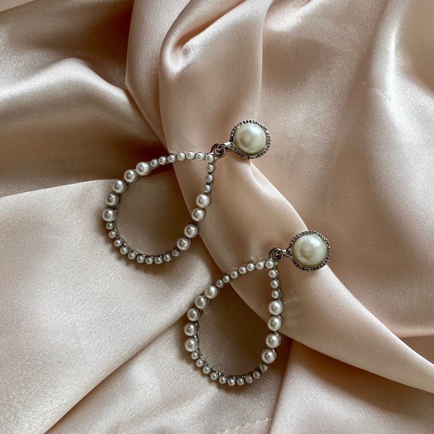 SILVER OVAL PERLS EARRINGS