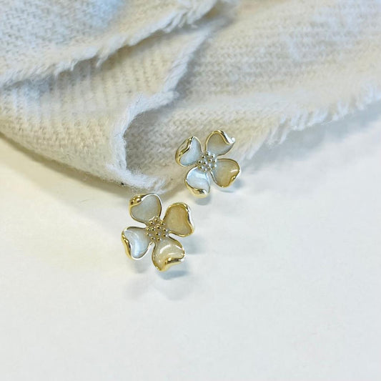 CREAM PETALS FLOWER EARRINGS