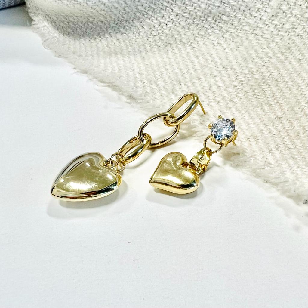 ASYMMETRIC HEART EARRINGS WITH CRYSTAL