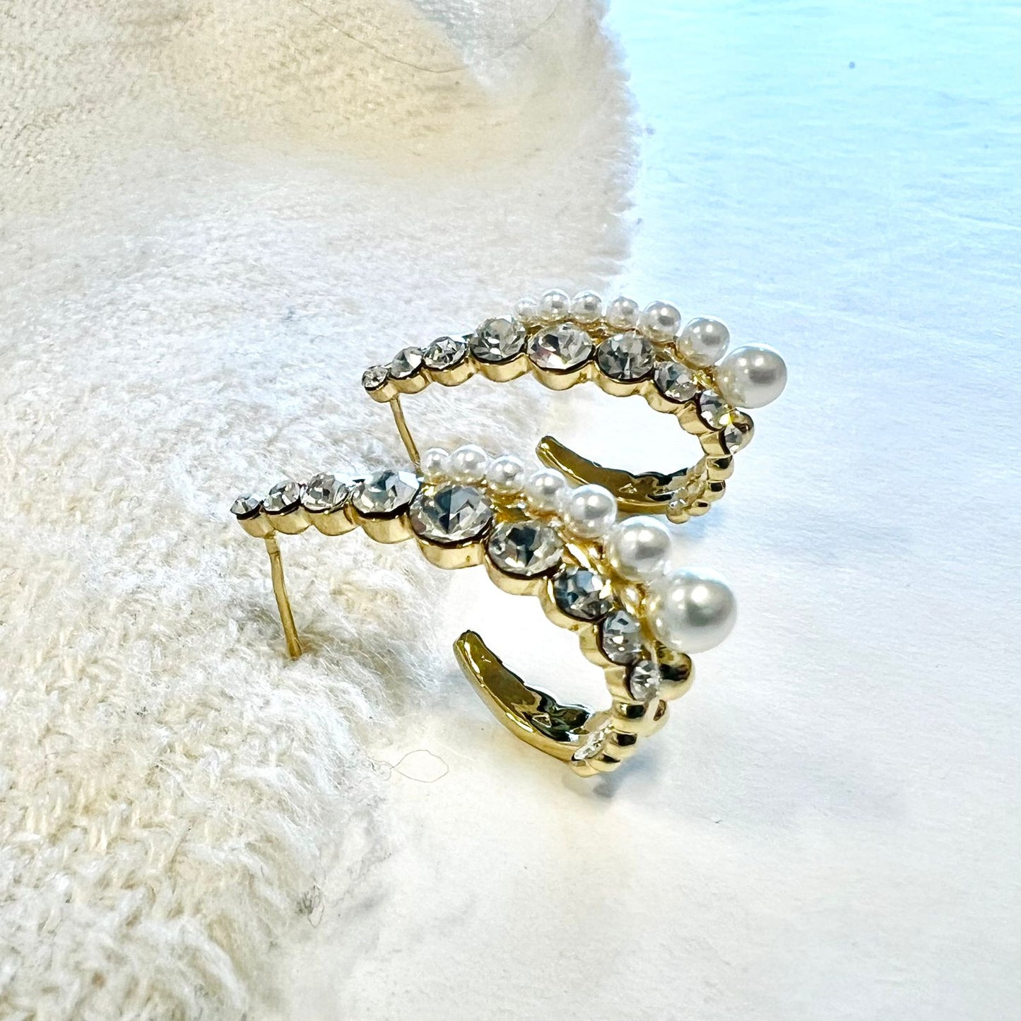 PEARLS CLASSIC STUDS EARRINGS