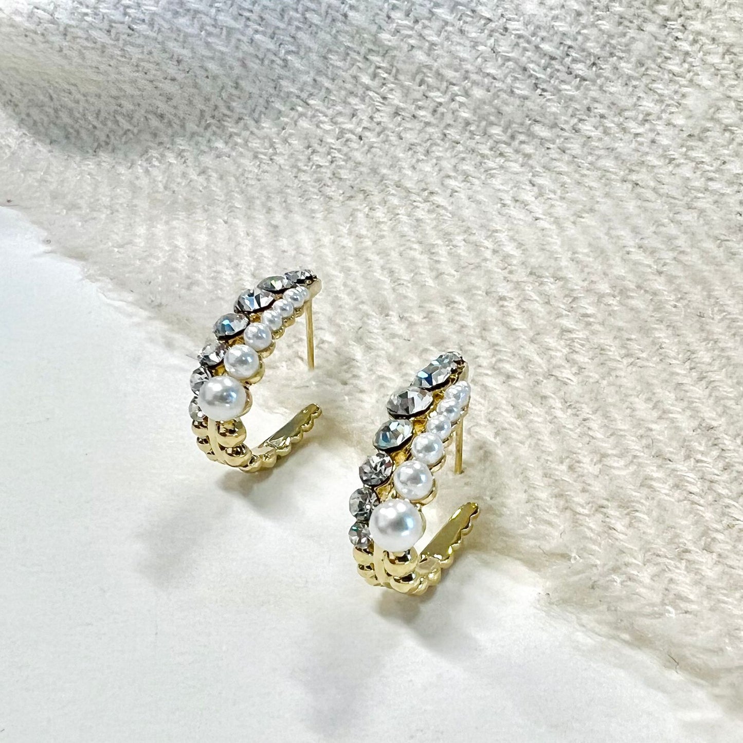 PEARLS CLASSIC STUDS EARRINGS
