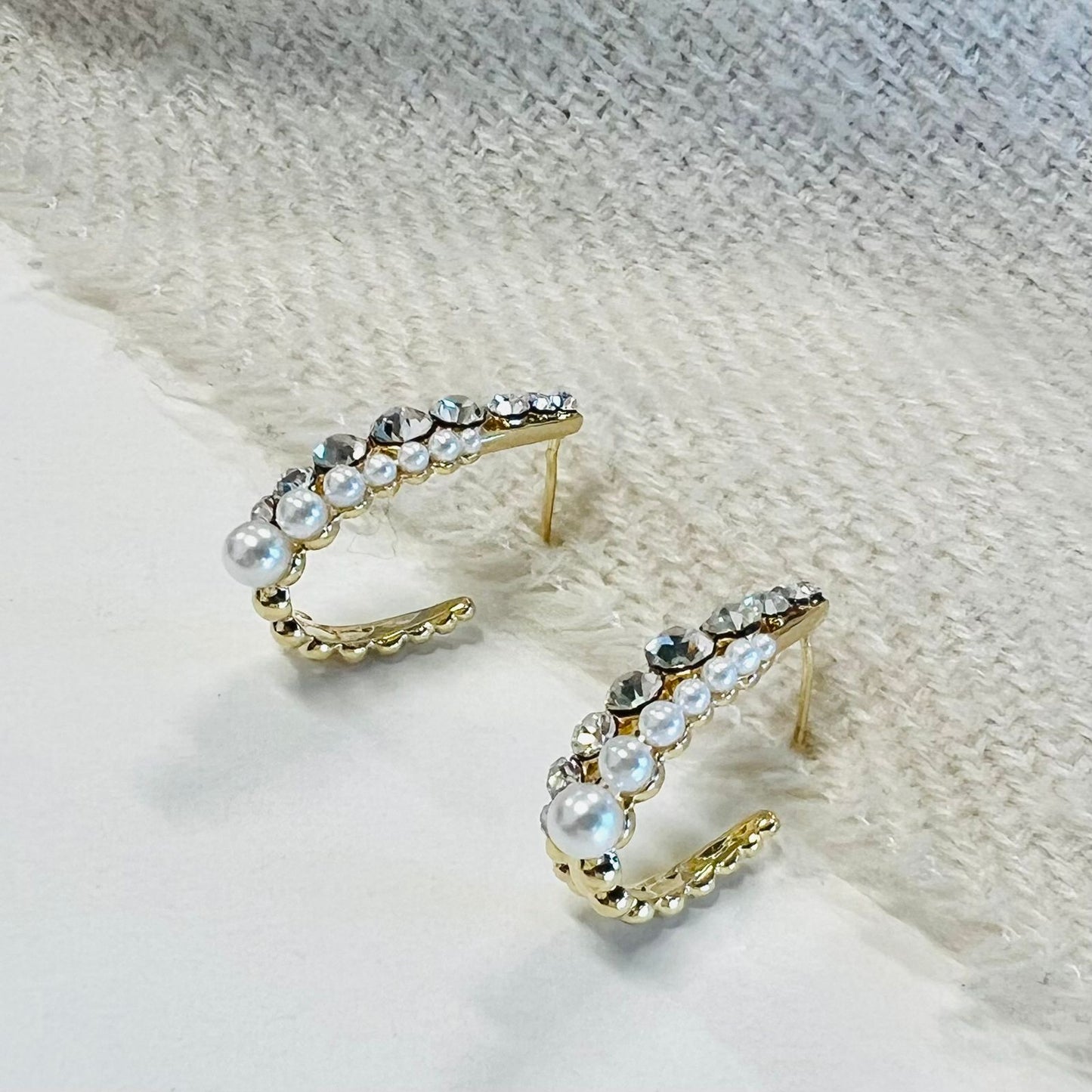 PEARLS CLASSIC STUDS EARRINGS