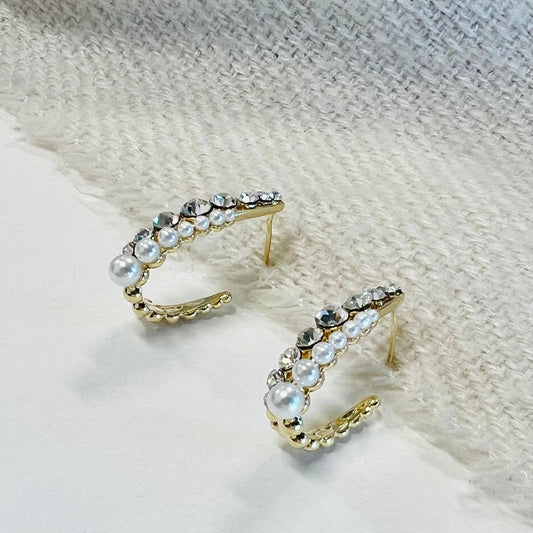 PEARLS CLASSIC STUDS EARRINGS