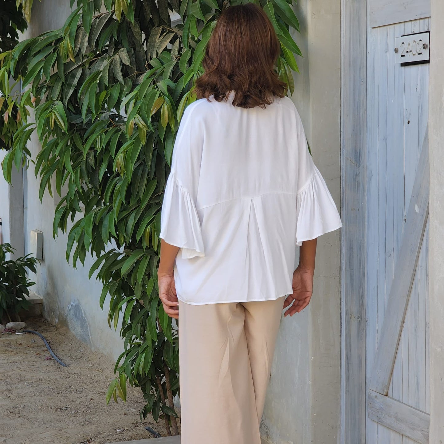 WHITE BLOUSE