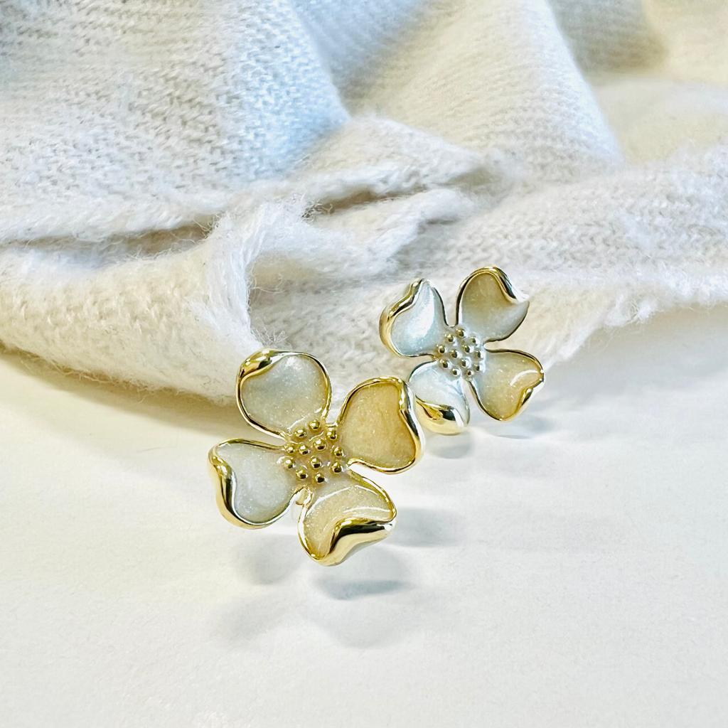 LOVELY FLOWER EARRINGS