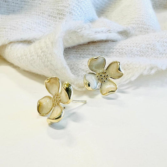 LOVELY FLOWER EARRINGS