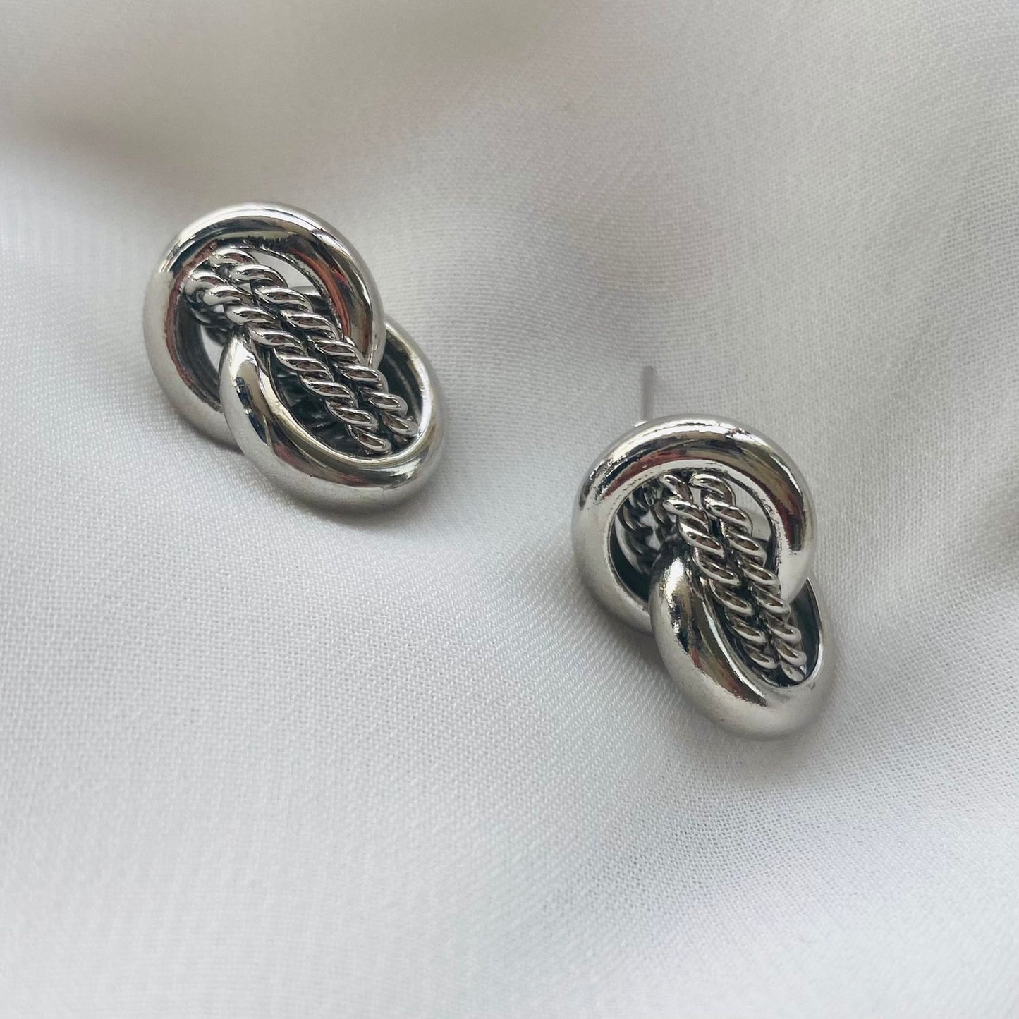 KNOTTED STUD EARRINGS