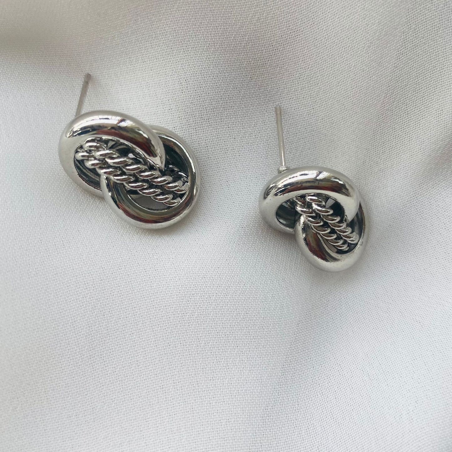 KNOTTED STUD EARRINGS