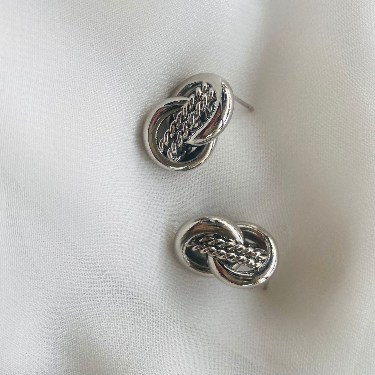 KNOTTED STUD EARRINGS