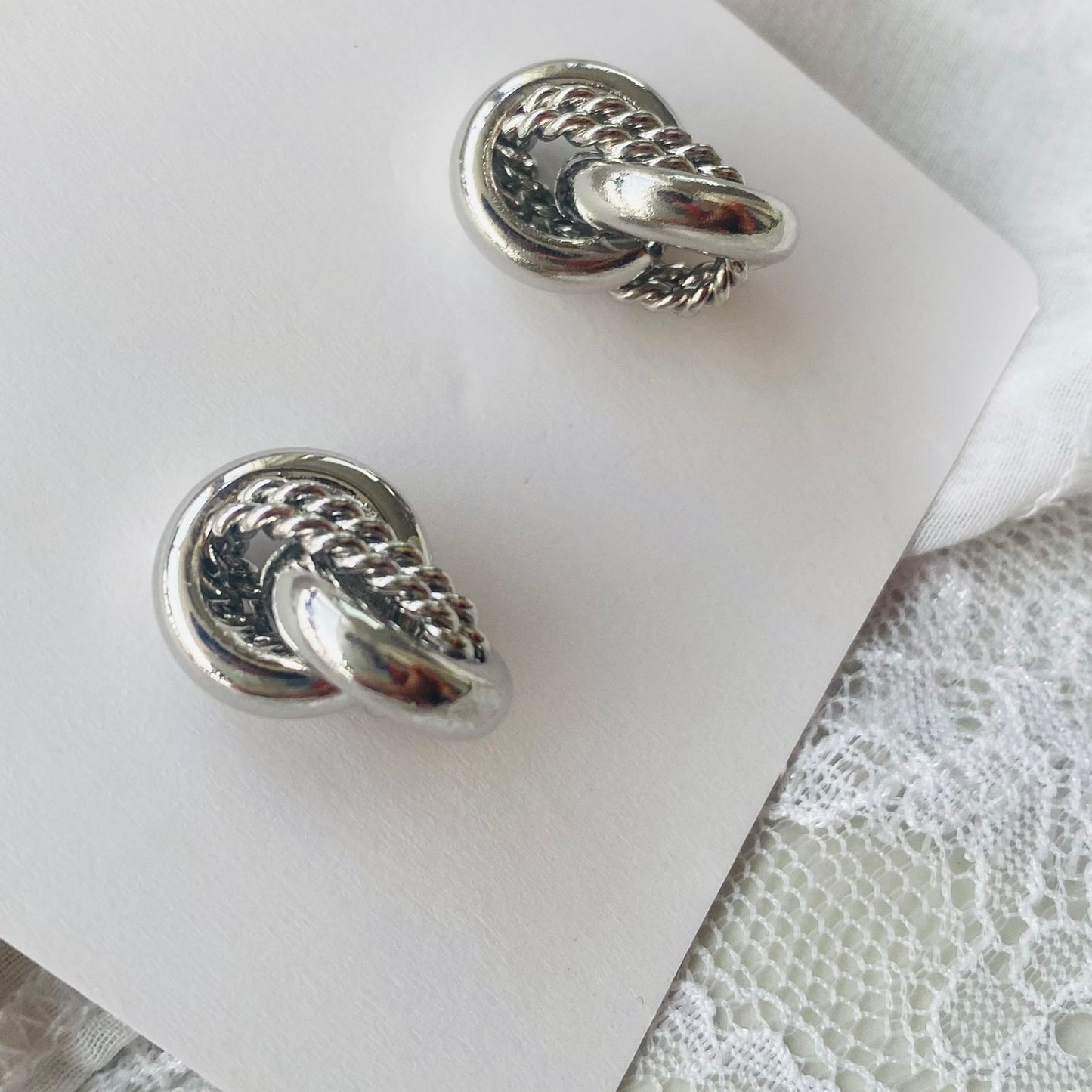 KNOTTED STUD EARRINGS