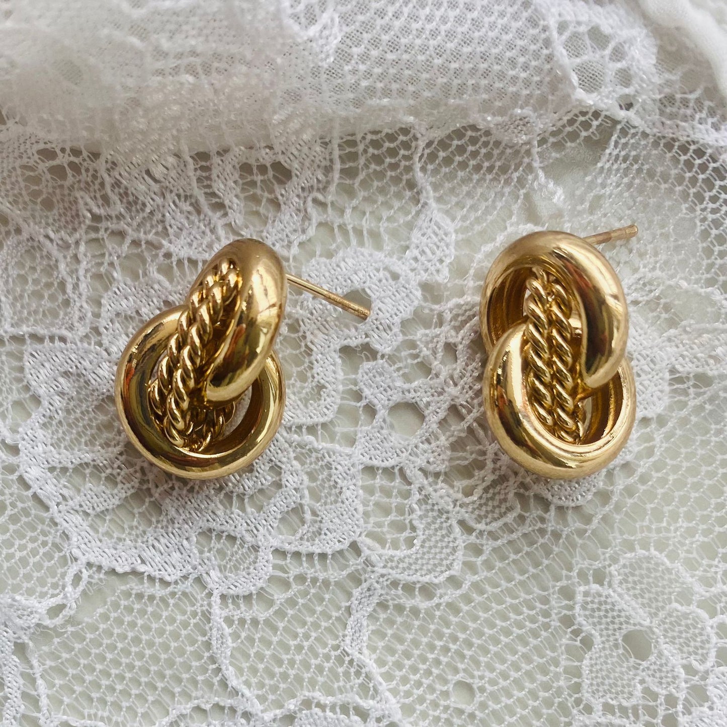 KNOTTED STUD EARRINGS