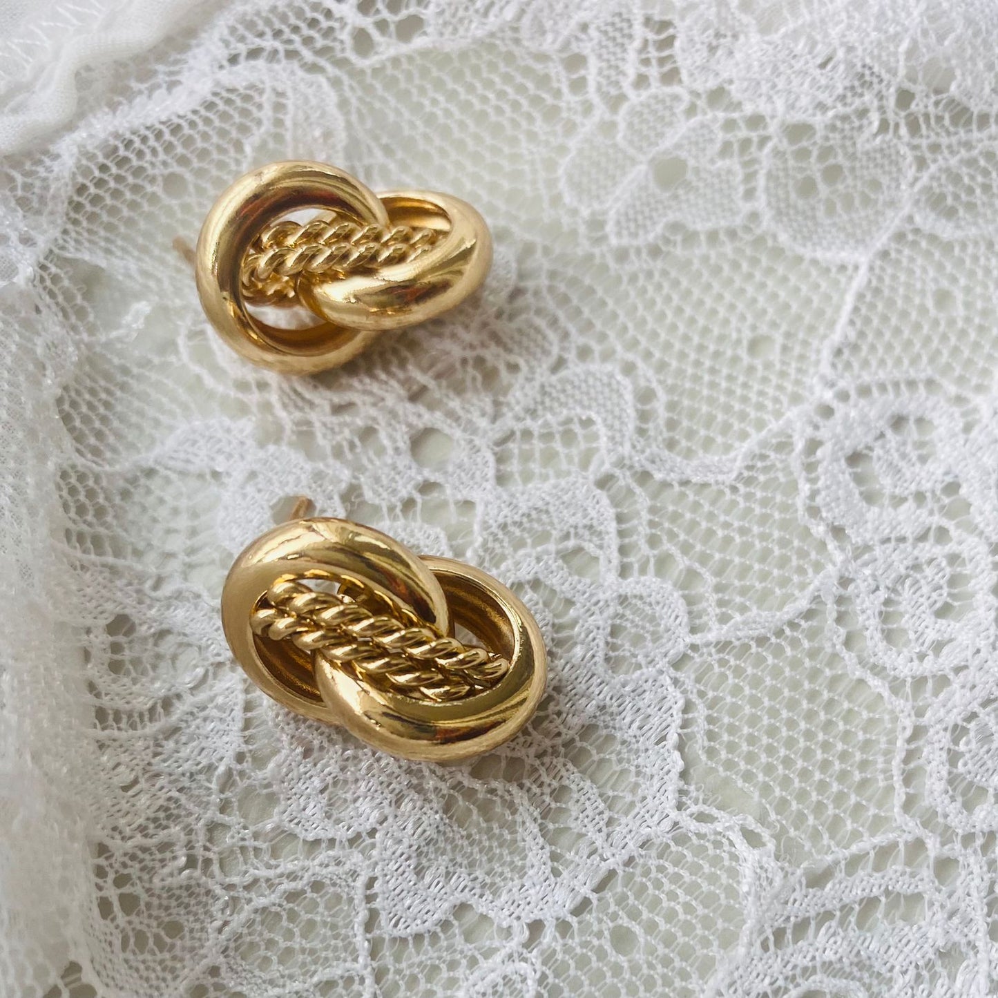 KNOTTED STUD EARRINGS