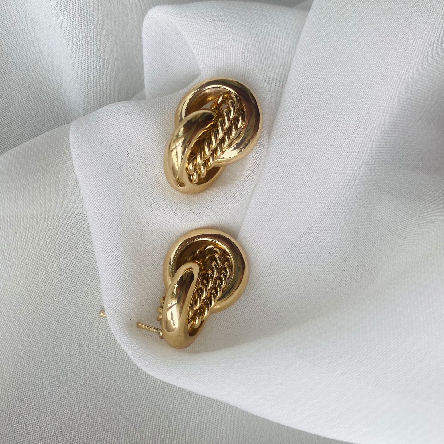 KNOTTED STUD EARRINGS