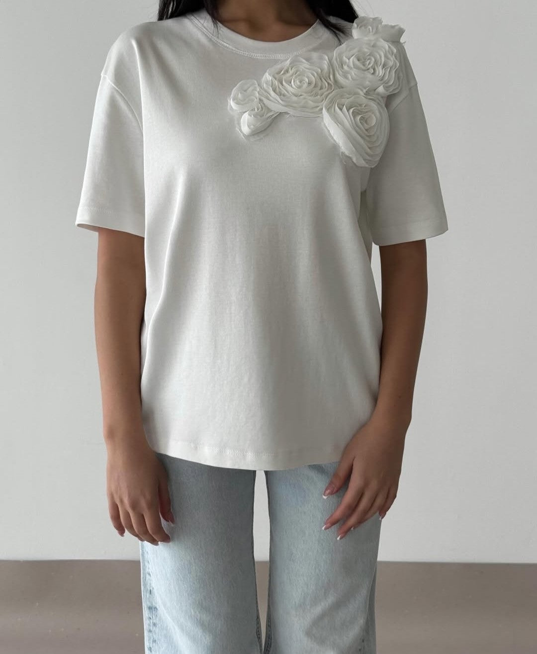WHITE 3D FLORAL APPLIQUE T-SHIRT (Made in Turkey 🇹🇷)