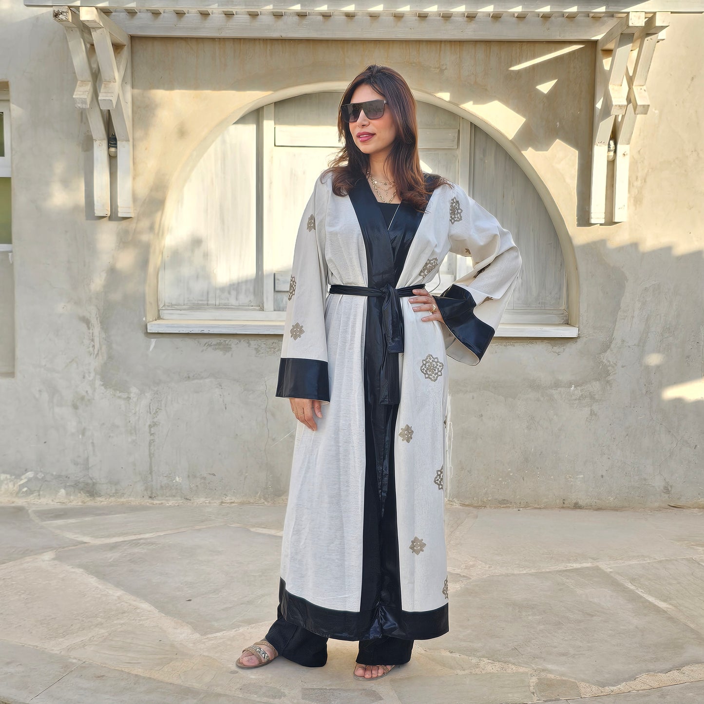 BLACK BORDERS PATTERNED KIMONO