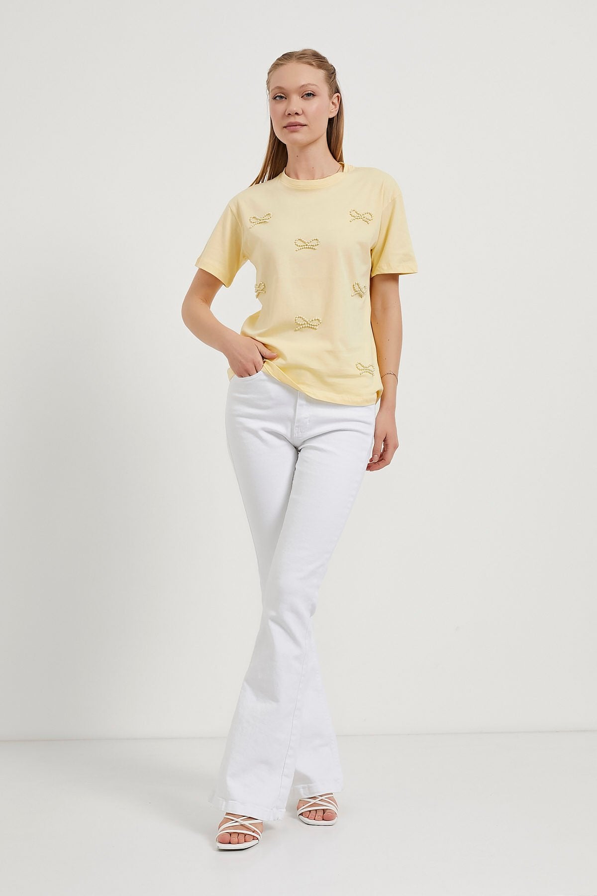 PASTEL YELLOW PEARL BOW EMBELLISHED T-SHIRT (Made in Turkey 🇹🇷)