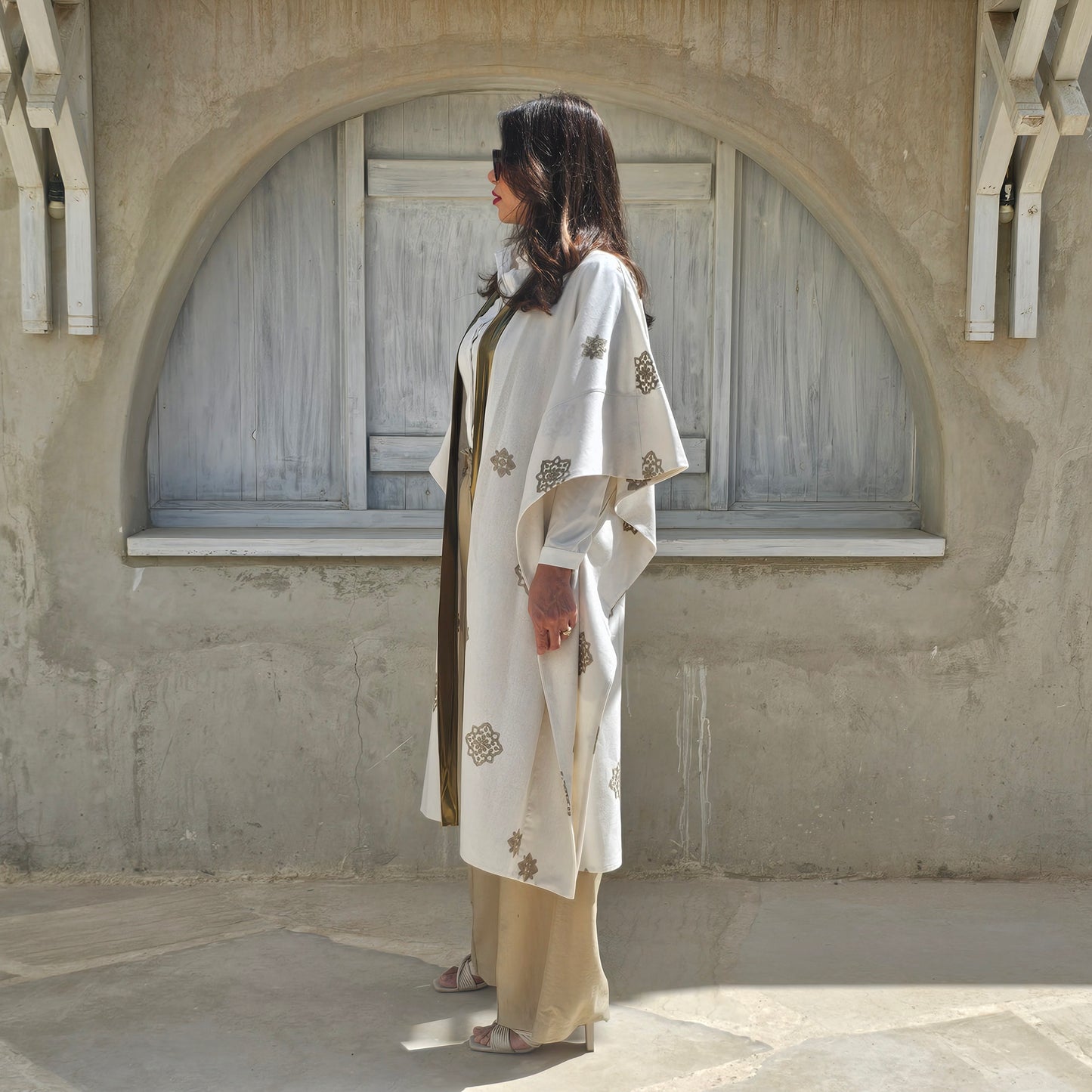 GOLDEN PATTRENED AND BORDERS KIMONO