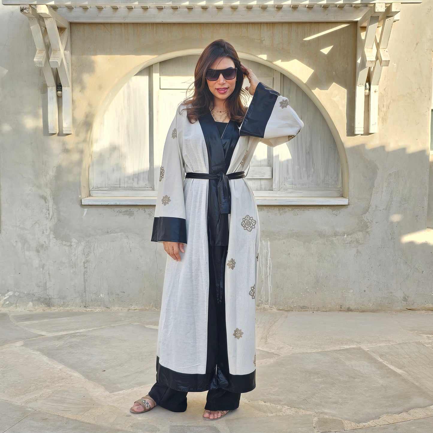 BLACK BORDERS PATTERNED KIMONO