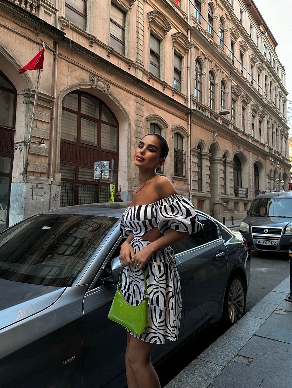 MONOCHROME CUT OUT PUFF SLEEVE DRESS (Made in Turkey 🇹🇷)