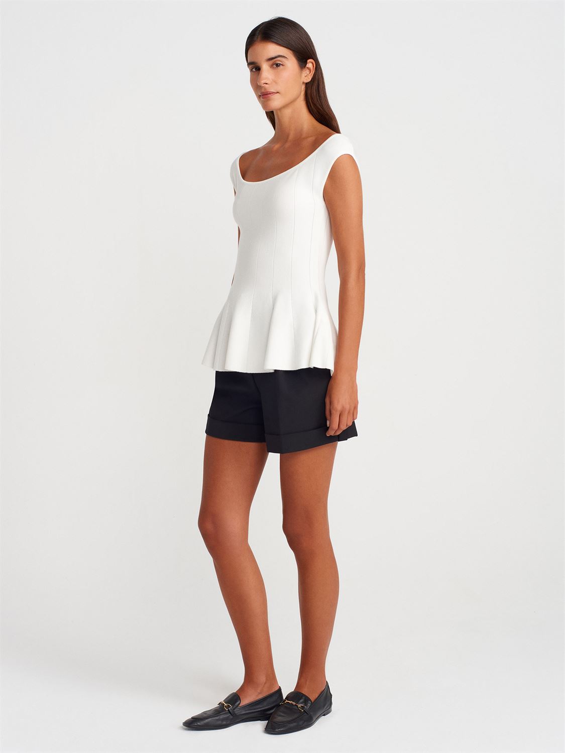 WHITE PEPLUM KNIT TOP(Made in Turkey 🇹🇷)