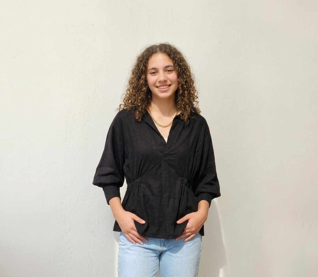 RELAXED FIT V-NECK  BLOUSE