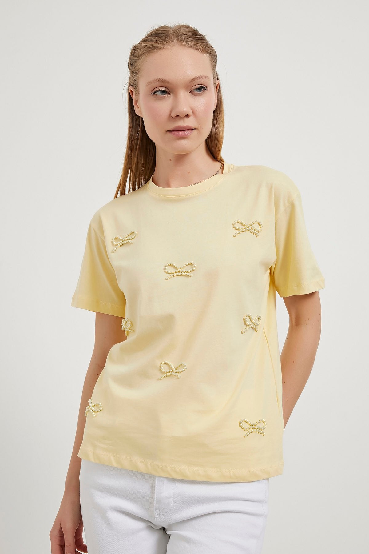 PASTEL YELLOW PEARL BOW EMBELLISHED T-SHIRT (Made in Turkey 🇹🇷)