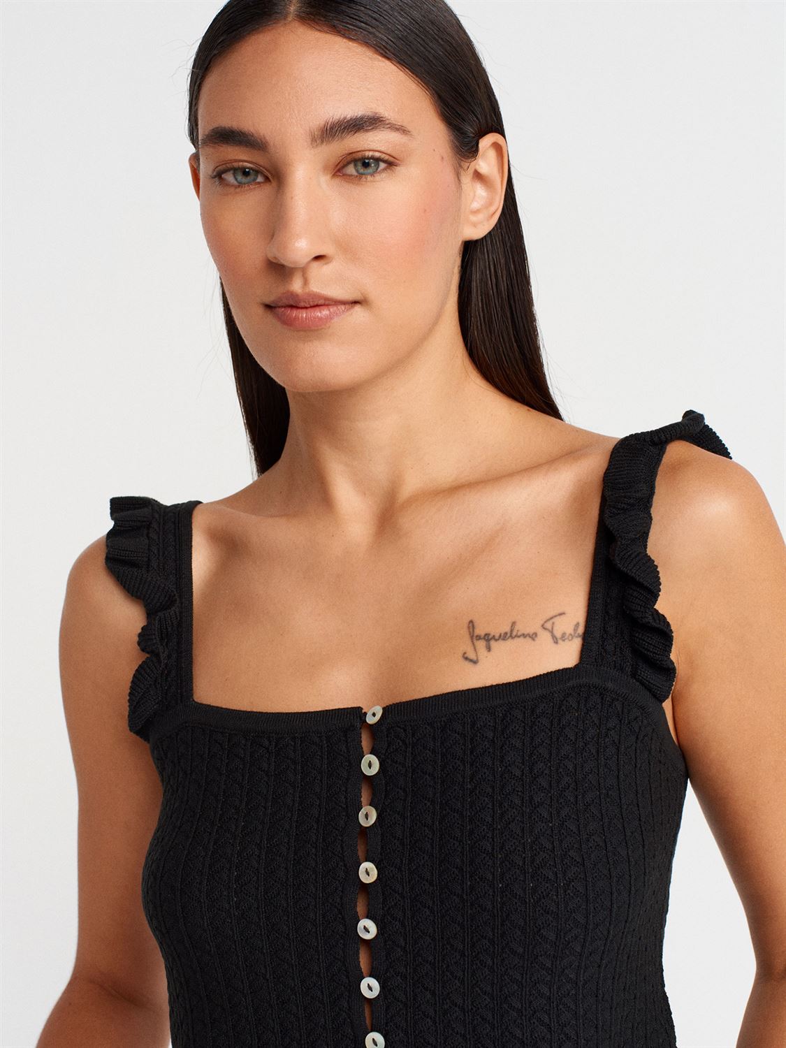 RAFFLE STRAP KNIT CROP TOP(Made in Turkey 🇹🇷)